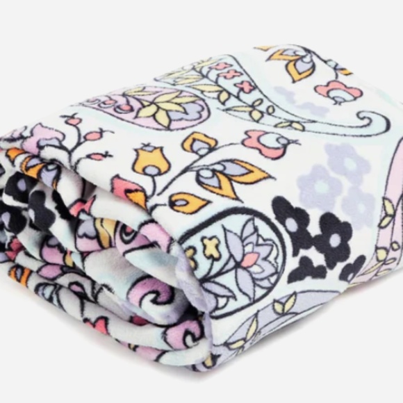 New Vera Bradley Throw fleece Blanket 50 x 80 Maddalena Paisley Soft main image 1